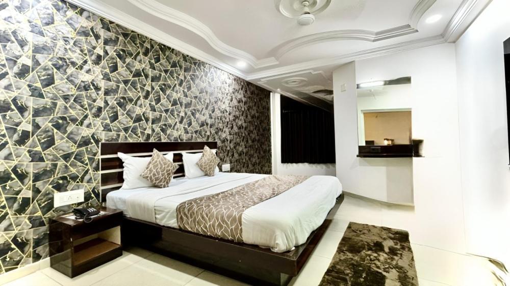 Hotel Dev Palace Ahmedabad Exterior foto